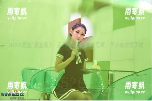 AISS爱丝(黄金版) - 亚美依的逛街全套写真，不小心发现了她的小秘密！