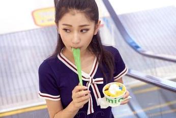 爱丝维修工，这高清作品集让我想起老爸修电器的样子。