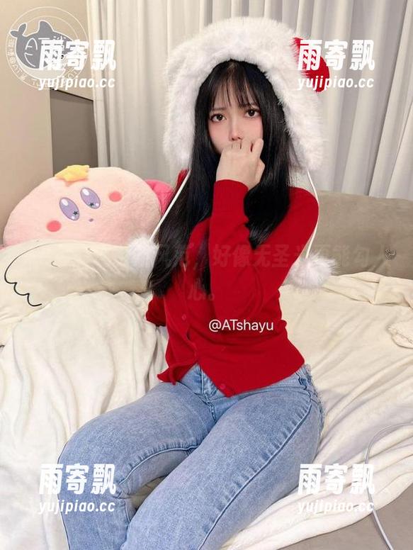 AT鲨展现御姐风范,好像无圣光更能勾人心。 AT鲨展现御姐风范,好像无圣光更能勾人心。