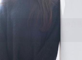 HuaYang花漾 – 乔漫妮mina白色套图——配件是小白鞋吗？