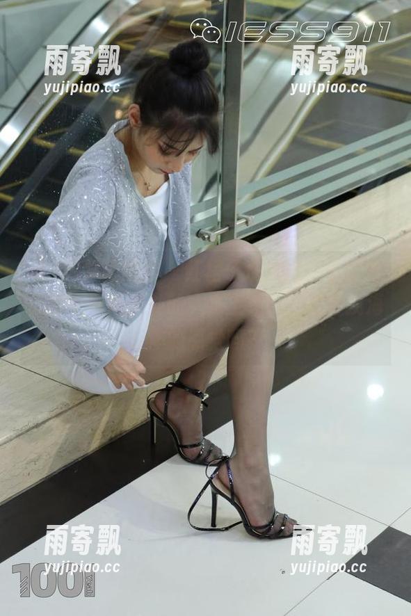 IESS异思趣向 - 红裙子成波浪,小婕的美图中一场意外的“水上秀”,在寻找海洋的感觉吗? IESS异思趣向 - 红裙子成波浪,小婕的美图中一场意外的“水上秀”,在寻找海洋的感觉吗?
