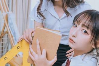 摁一下蓝裙，轻轻松松，变身蝶！喵糖映画教你无圣光套图怎么拍好玩的。
