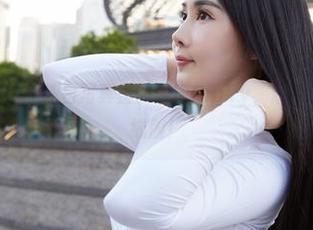 MiiTao蜜桃社 – 纯白写真里的佩琦Pinky，像极了我冬天的羽绒服！