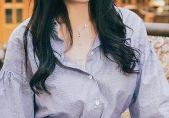 TouTiao头条女神 – 张蓝欣用这油亮的精选套图，打开了另一扇窗。