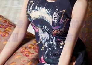 TouTiao头条女神 – 套图里的瑞宝儿，制服简洁粗暴，无圣光却意外吸引。