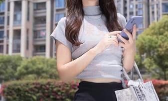 Xiuren秀人网 – 如果安琪Yee的死库水图包能说话，估计也是个小叛徒，偏偏往我这儿飘。