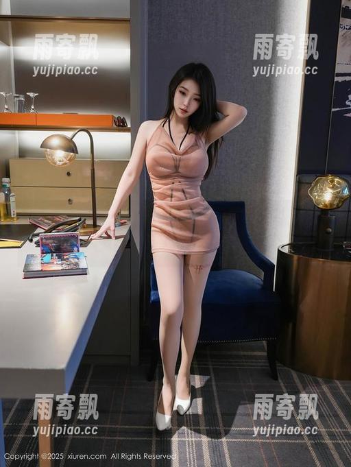 Xiuren秀人网 - 有空就去看看林文文的黑丝图包，分享下其中的绝妙细节～