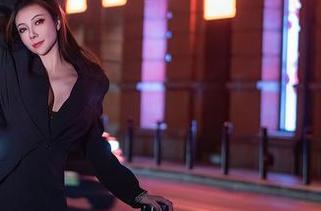 Xiuren秀人网 – 下载汐汐爱吃草莓的女孩写真集，看她如何尝试边玩边长大！