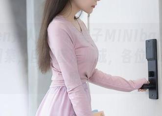 Xiuren秀人网 – 糯美子MINIbabe学妹高清图集，自取魔法加成，各位小心心动哦！