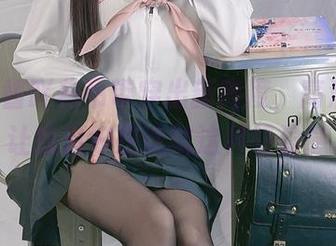 miko酱吖将吊带穿出新高度，高清壁纸，让我也好想试试这种轻盈感。