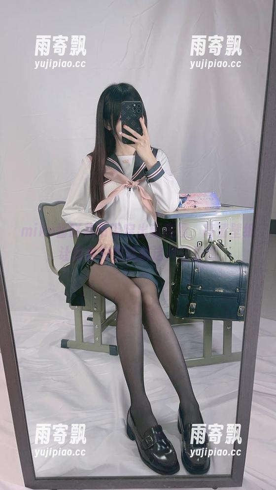 miko酱吖将吊带穿出新高度,高清壁纸,让我也好想试试这种轻盈感。 miko酱吖将吊带穿出新高度,高清壁纸,让我也好想试试这种轻盈感。