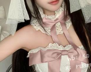 照片里的rua阮阮和她的婚纱，尽情展现无圣光的反叛精神！