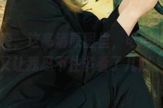 丽柜 – 噢，这高清原图里，司琪的死库水又让我忍不住多看了几眼。