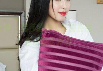 克拉女神 – 瑞莎的双人连线在线，作品带着点轻松调调。