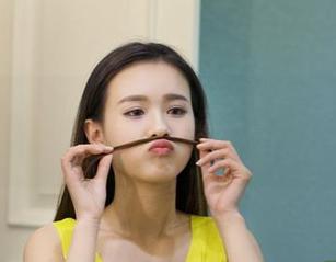 克拉女神 – 在线时光，钟淇的美图办公室，工作压力一扫而空。