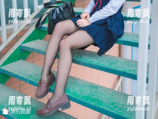 不同凡响的黑色超短裤图包，兔玩映画为你提供理性和感性之间的反复穿梭！