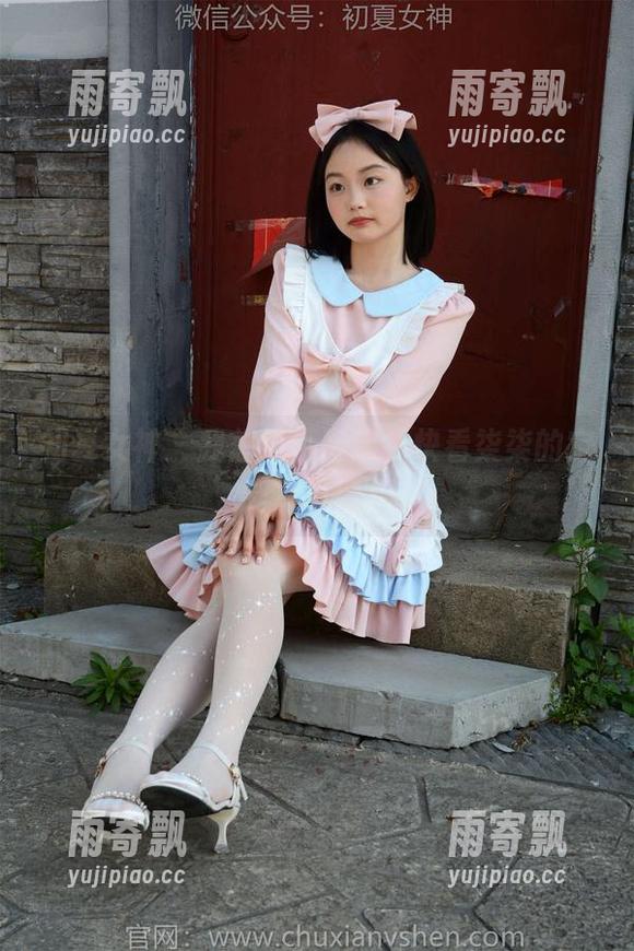 初夏女神 - 我想当小蜜蜂,快看柒柒的定制写真图片 初夏女神 - 我想当小蜜蜂,快看柒柒的定制写真图片