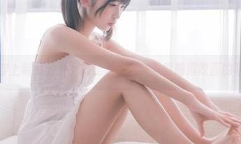 想不到穿上制服的少女如此萌，赶快下载喵糖映画的写真集！