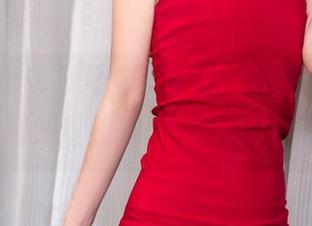 头条女神 – “天使”筱溪，原图抹掉了滤镜，情绪直接到位，性感又讽刺。