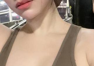 微密圈 – 不同一般的白色套装，奶宝妹纸全集写真，保证养眼的同时也让你捧腹不已！