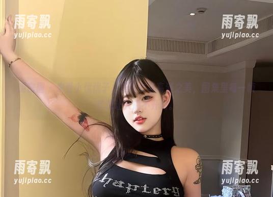 微密圈 - 来看小优优子，连体衣与高清之美，图集里每一帧都想让人挪不开眼。