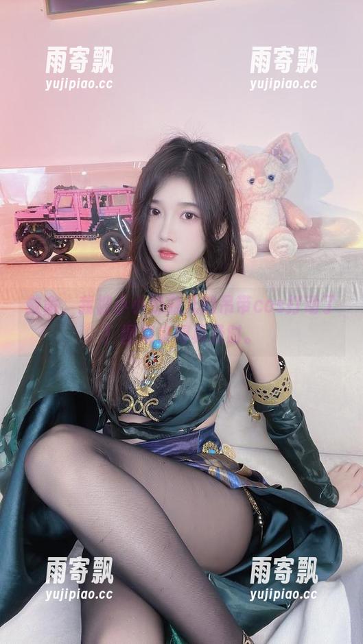 救命，我被小小奶瓶儿的吊带cos打动了！图集来得真及时。