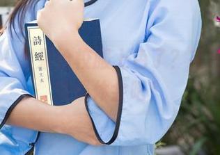 尤果网 – 果果给校服上色了？在图库里，慢慢体会吧！