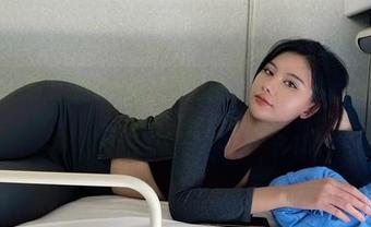 微密圈 – 潮湿感真有趣！就是阿朱啊的写真，放心下载，不会湿透你的手机。