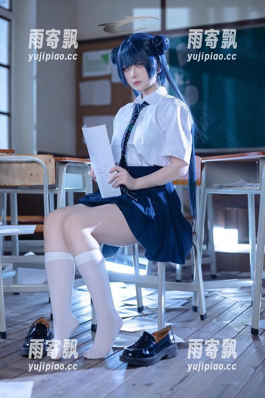 屿鱼yukako的作品,就像毒蛇兔女郎,一个看似轻松却暗流涌动的梦。 屿鱼yukako的作品,就像毒蛇兔女郎,一个看似轻松却暗流涌动的梦。