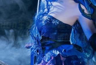 年年Nnian生动演绎“睡衣也可以走秀”，马上看她的高清的套图！