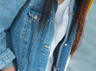 推女郎 – 透过星辰的镜头，制服背后的那一点点小疯狂