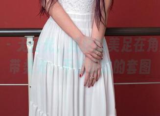 推女郎 – 无圣光，连欣的美足在角落里自带柔光，不想错过的套图
