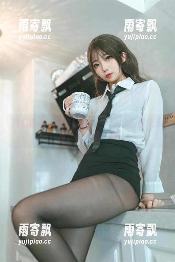 杏仁曲奇和她的日常:一场cos的即兴表演,下载随意哦 杏仁曲奇和她的日常:一场cos的即兴表演,下载随意哦