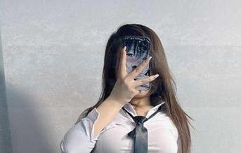 微密圈 – 等等，桃沢樱呀和红裙的故事在这张图片里，当然是少不了那份定制的调调。