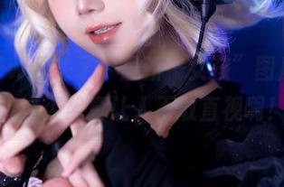 楚楚子w又来了，最新“女孩”图片，哇，这姿势真让人不敢直视啊！