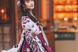 骚气的泥泥汝，白色cos就是要把人逼到深思——这资源真不多见。