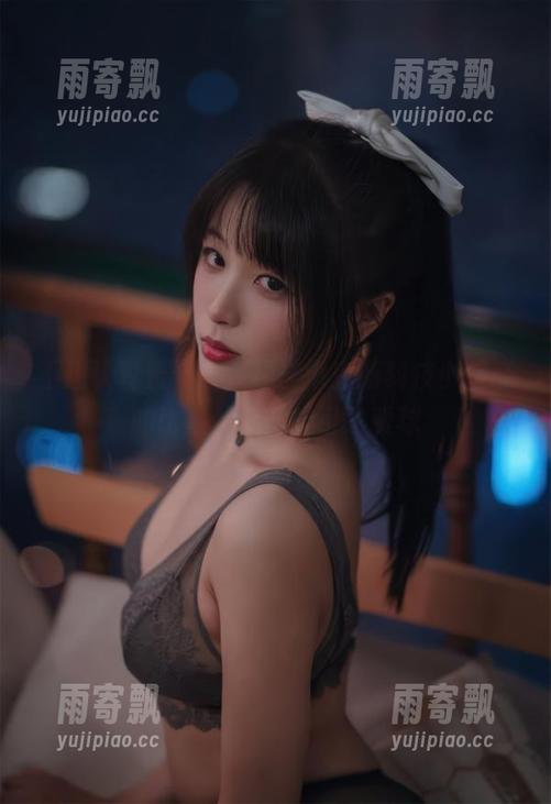 不想认真看节目,却被海克斯科技小蛋糕的比基尼合集吸引了眼球 不想认真看节目,却被海克斯科技小蛋糕的比基尼合集吸引了眼球
