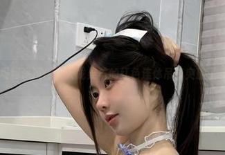 微密圈 – 福利送不停，火龙果羊的红色连体吊带突破了我的想象！