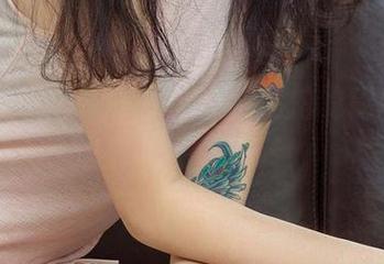 爱尤物 – 用资源打造校服私拍的乐趣，娜依灵儿教你玩转！