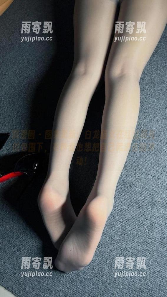 微密圈 - 图集更新:白龙猫女在红底极光的包围下,有种我也想把自己藏进去的冲动! 微密圈 - 图集更新:白龙猫女在红底极光的包围下,有种我也想把自己藏进去的冲动!