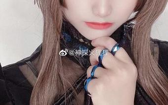 神探火狸狸的居家时刻：图片中的怨念与舒适
