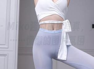 秀人网 – Miko酱的棉袜写真，竟然有些……慵懒的图片氛围