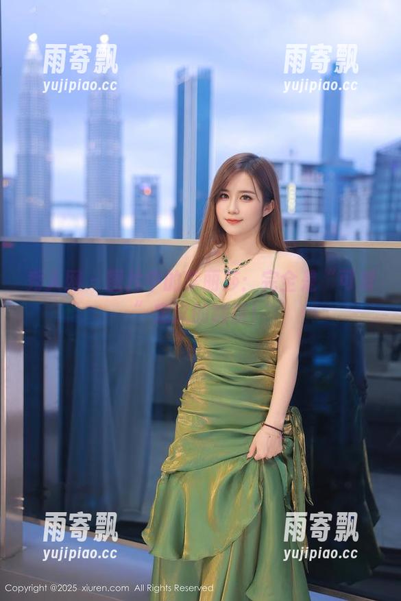 秀人网 - 图片中的李丽莎：完全是“可爱”定义的翻版！
