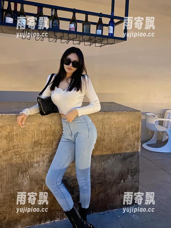 微密圈 - 被粉色的猪陈佩奇的美足写真圈粉？精选其实有点难说