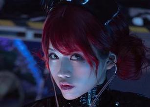 关于“芊川一笑MNK”的泳衣写真，你我都有话说