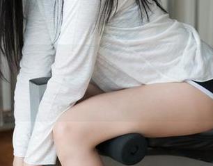 花漾show – 高清内衣图片下的休闲腔调——小海臀懒懒的神情很自然。