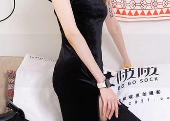 袜啵啵 – 小淳的裸足写真，更新了！看这脚，我都快恨不得追新潮了。