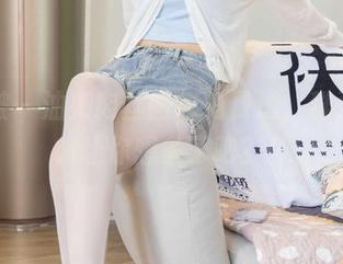 袜啵啵 – 油亮肉丝图包免费送，稚予的身材让你想多了吧？！