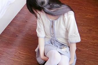 西尔酱+蓝白围裙的组合，下载这写真集小心入坑哦。