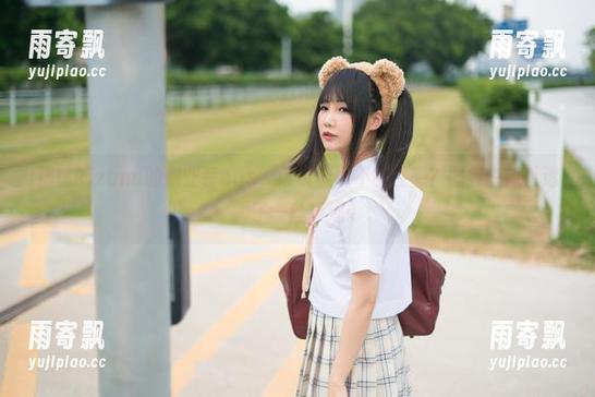 铭铭kizami的职业装cos,谁说职场不能性感?图集中似乎透露了一丝叛逆。 铭铭kizami的职业装cos,谁说职场不能性感?图集中似乎透露了一丝叛逆。